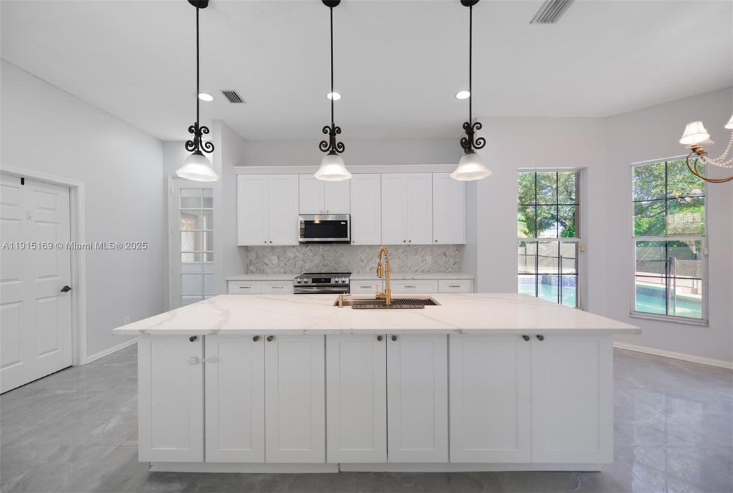 En Venta: $850,000 (5 camas, 3 baños, 2879 Pies cuadrados)