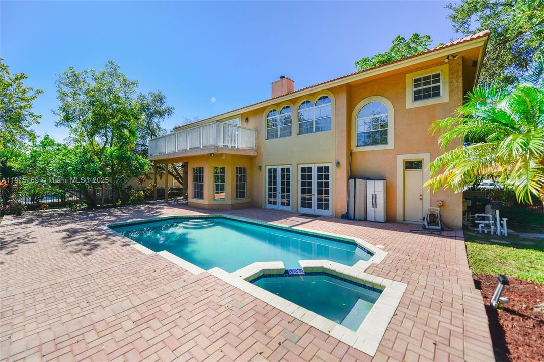 En Venta: $850,000 (5 camas, 3 baños, 2879 Pies cuadrados)