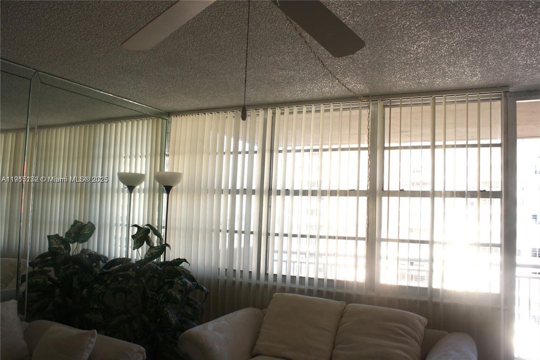 待售: $455,000 (2 贝兹, 2 浴室, 1087 平方英尺)