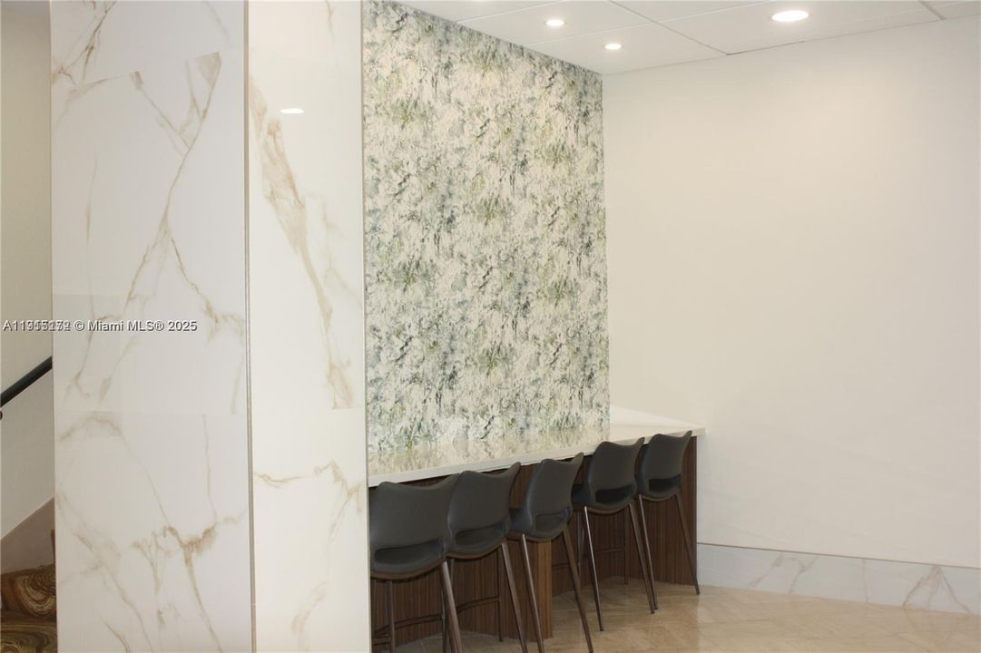 待售: $455,000 (2 贝兹, 2 浴室, 1087 平方英尺)