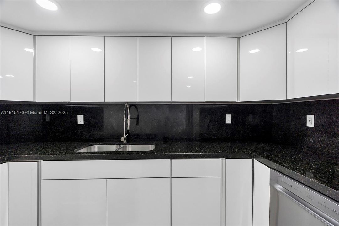 For Sale: $786,000 (4 beds, 2 baths, 1734 Square Feet)