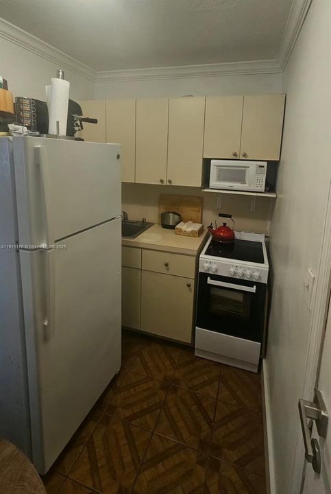 Под контрактом: $1,300 (1 спален, 1 ванн, 273 Квадратных фут)