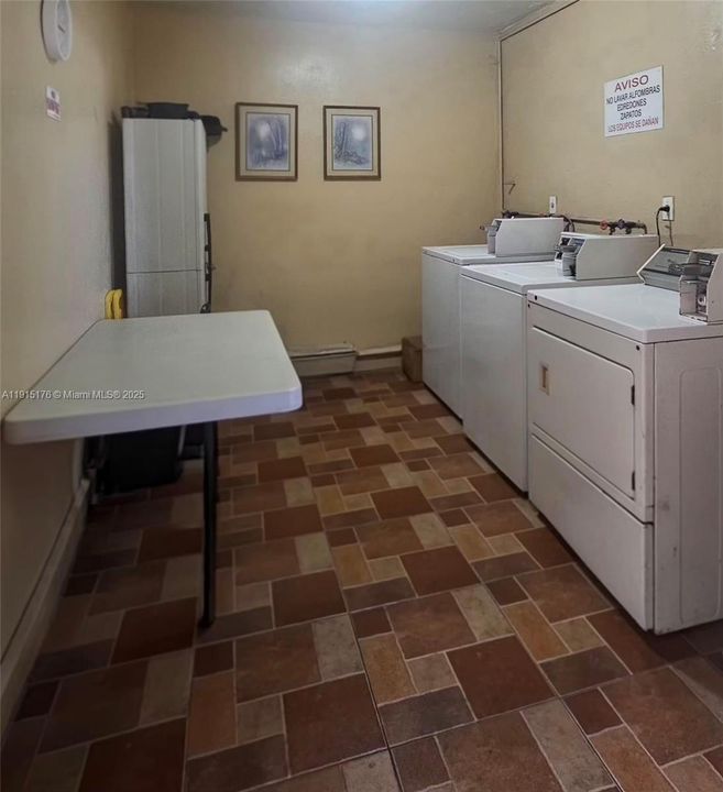 Под контрактом: $1,300 (1 спален, 1 ванн, 273 Квадратных фут)