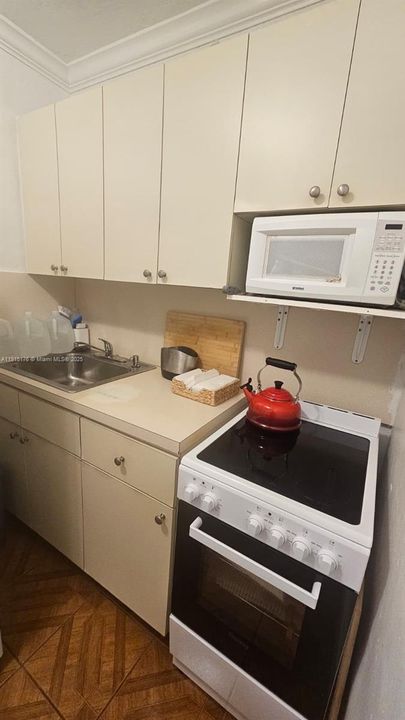 Под контрактом: $1,300 (1 спален, 1 ванн, 273 Квадратных фут)