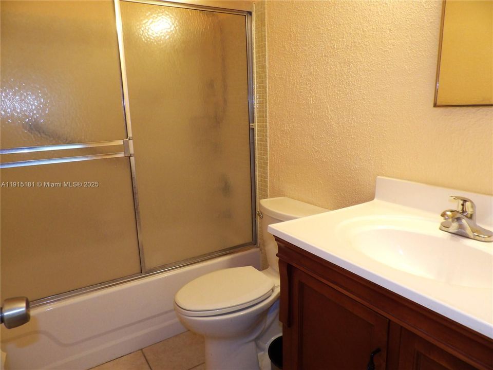 For Sale: $114,900 (1 beds, 1 baths, 610 Square Feet)