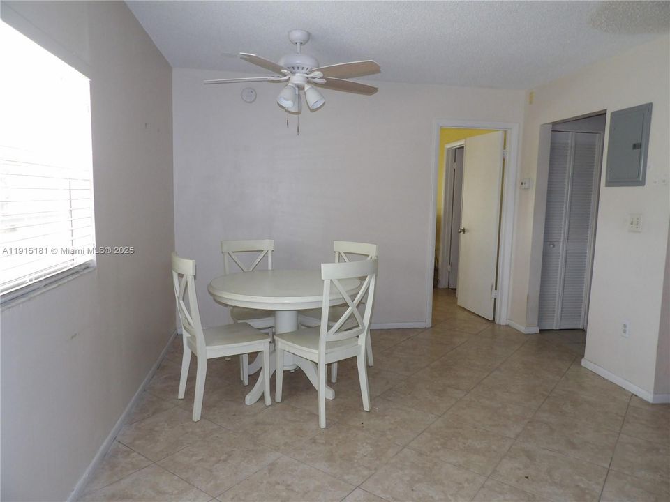 For Sale: $114,900 (1 beds, 1 baths, 610 Square Feet)