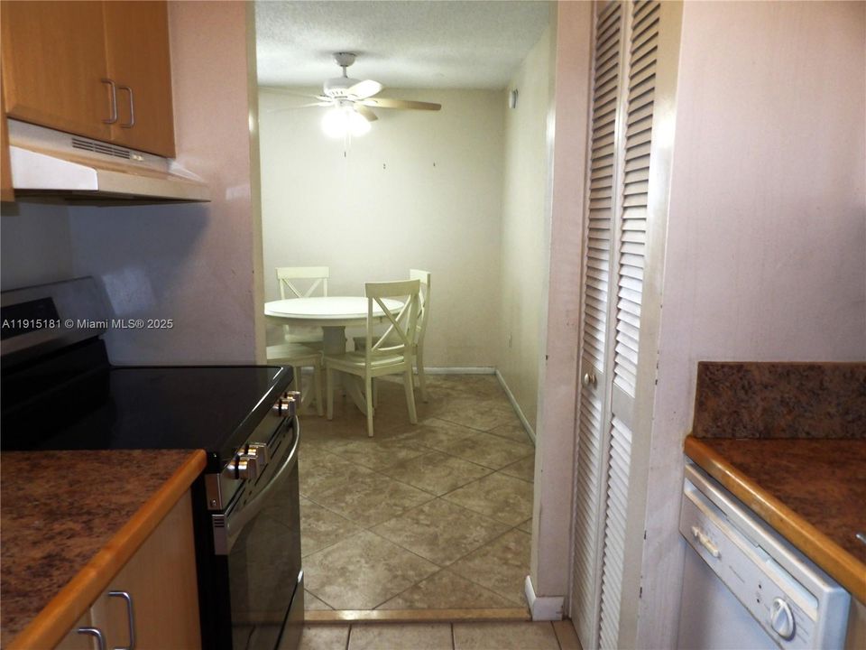 For Sale: $114,900 (1 beds, 1 baths, 610 Square Feet)