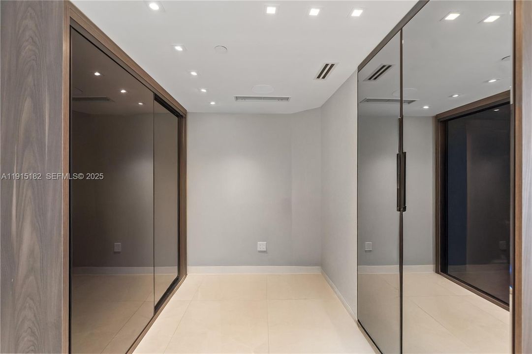 待售: $9,000,000 (5 贝兹, 5 浴室, 3540 平方英尺)