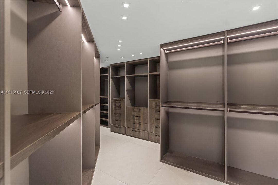 待售: $9,000,000 (5 贝兹, 5 浴室, 3540 平方英尺)