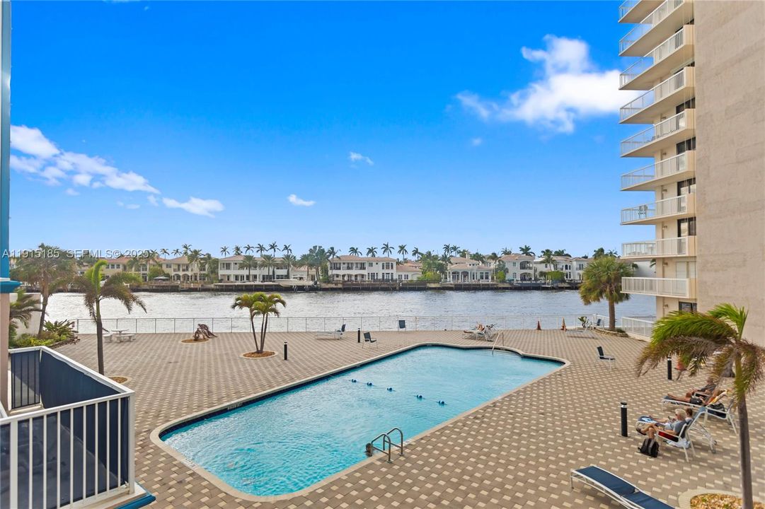 Под контрактом: $269,000 (2 спален, 2 ванн, 1262 Квадратных фут)