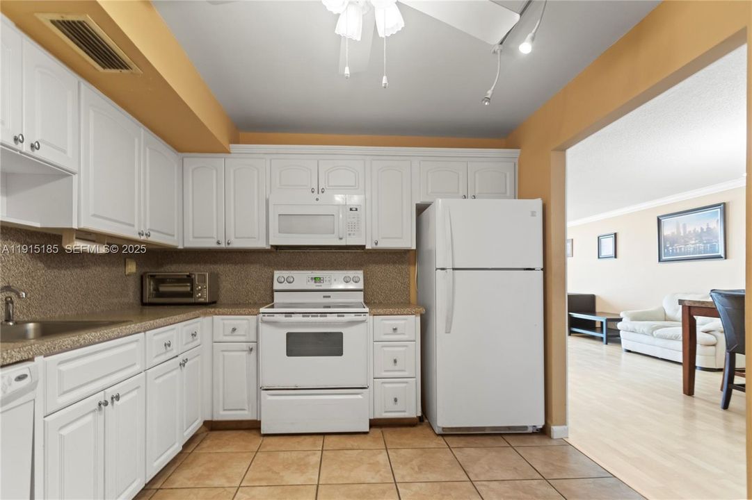 Под контрактом: $269,000 (2 спален, 2 ванн, 1262 Квадратных фут)