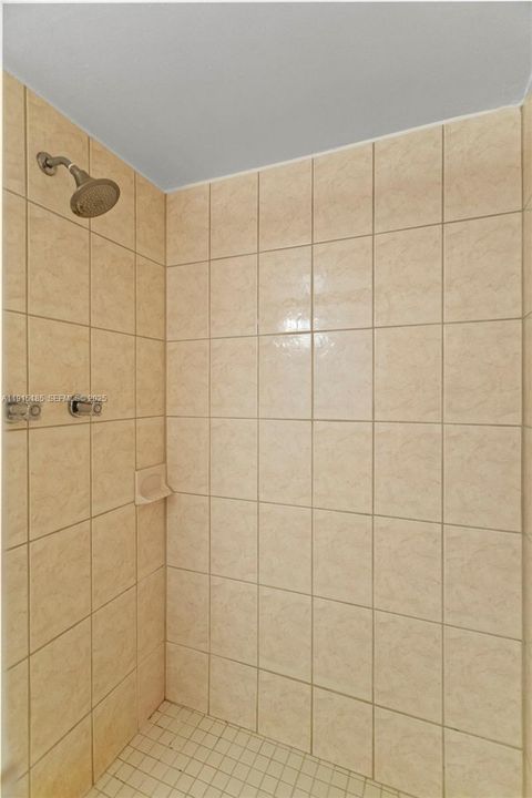 Под контрактом: $269,000 (2 спален, 2 ванн, 1262 Квадратных фут)