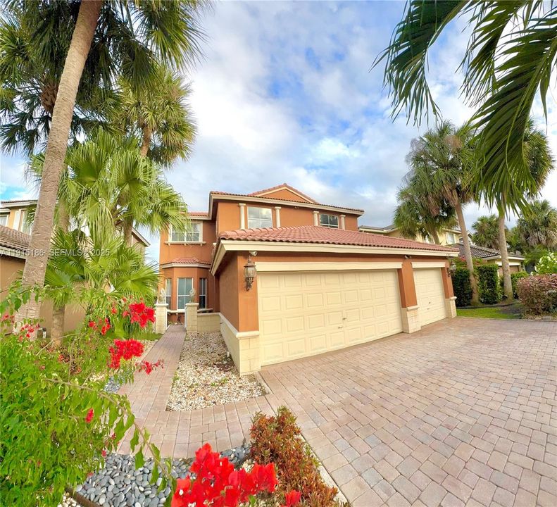 For Sale: $1,099,000 (4 beds, 3 baths, 2725 Square Feet)