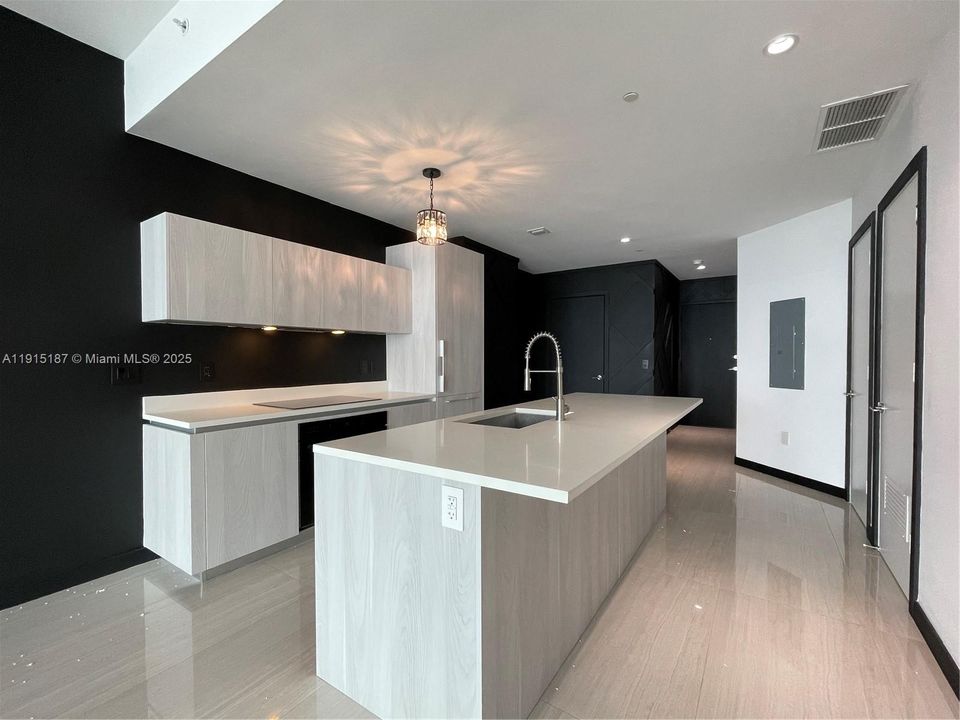 Под контрактом: $6,000 (2 спален, 3 ванн, 1326 Квадратных фут)