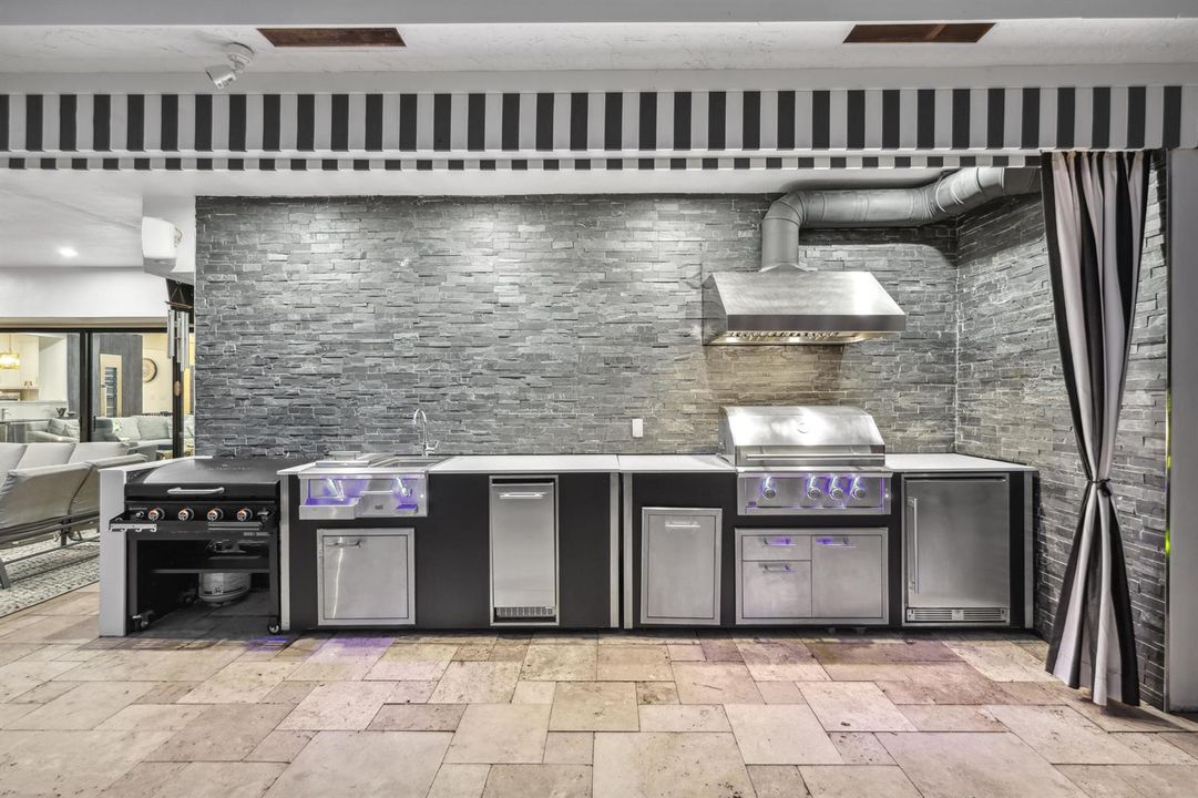 Outdoor Kitchen