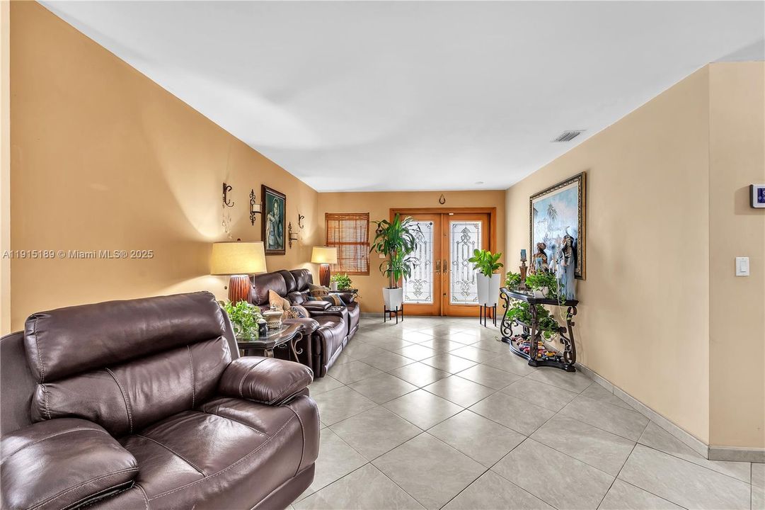 На продажу: $730,000 (3 спален, 2 ванн, 1550 Квадратных фут)