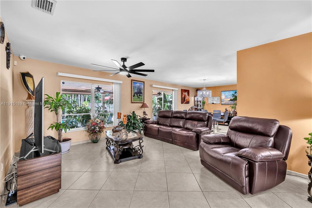 На продажу: $730,000 (3 спален, 2 ванн, 1550 Квадратных фут)