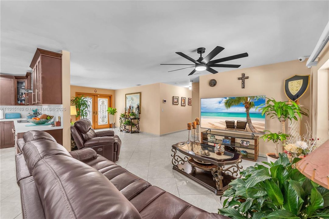 На продажу: $730,000 (3 спален, 2 ванн, 1550 Квадратных фут)