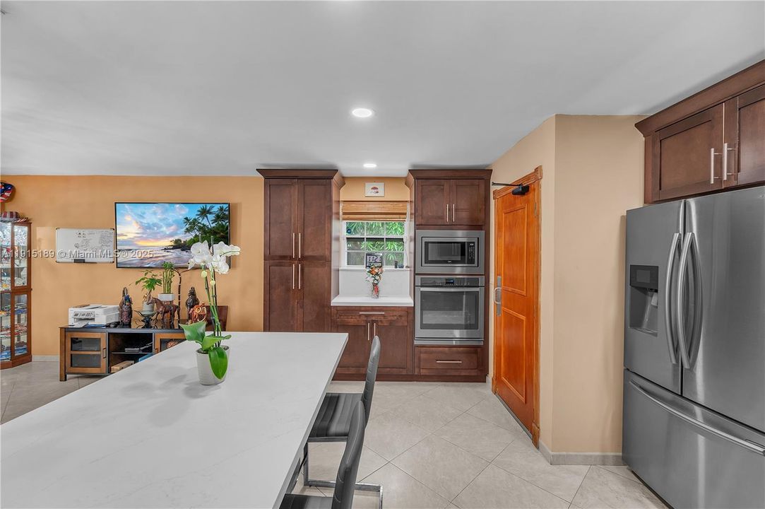 На продажу: $730,000 (3 спален, 2 ванн, 1550 Квадратных фут)