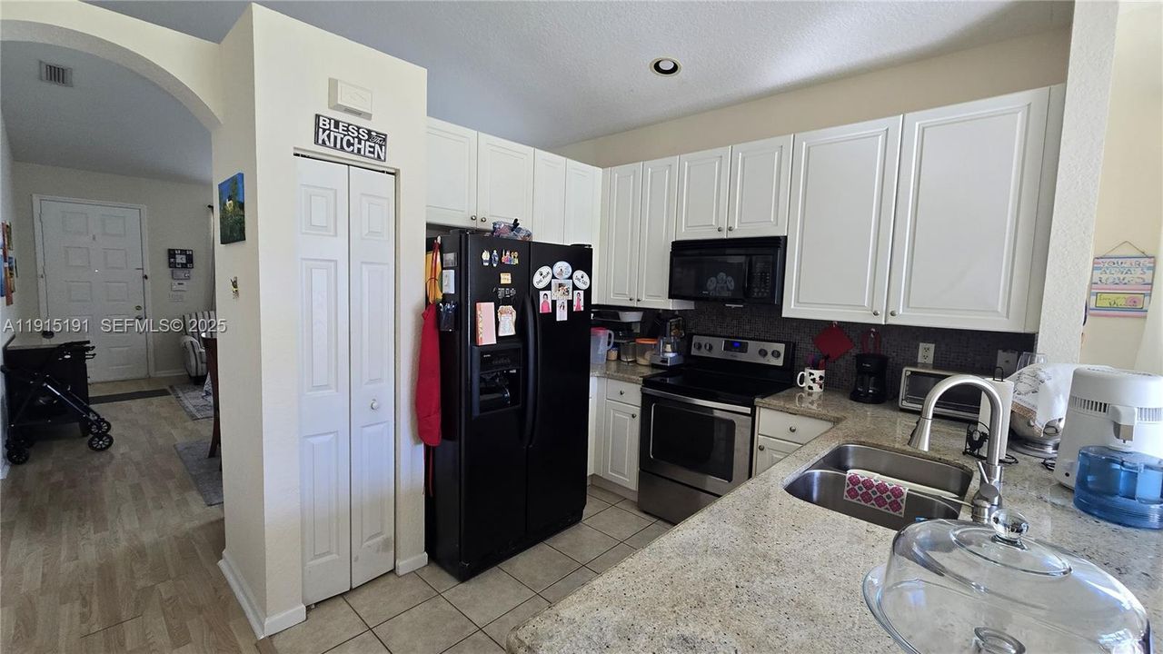 En Venta: $480,000 (3 camas, 2 baños, 1348 Pies cuadrados)