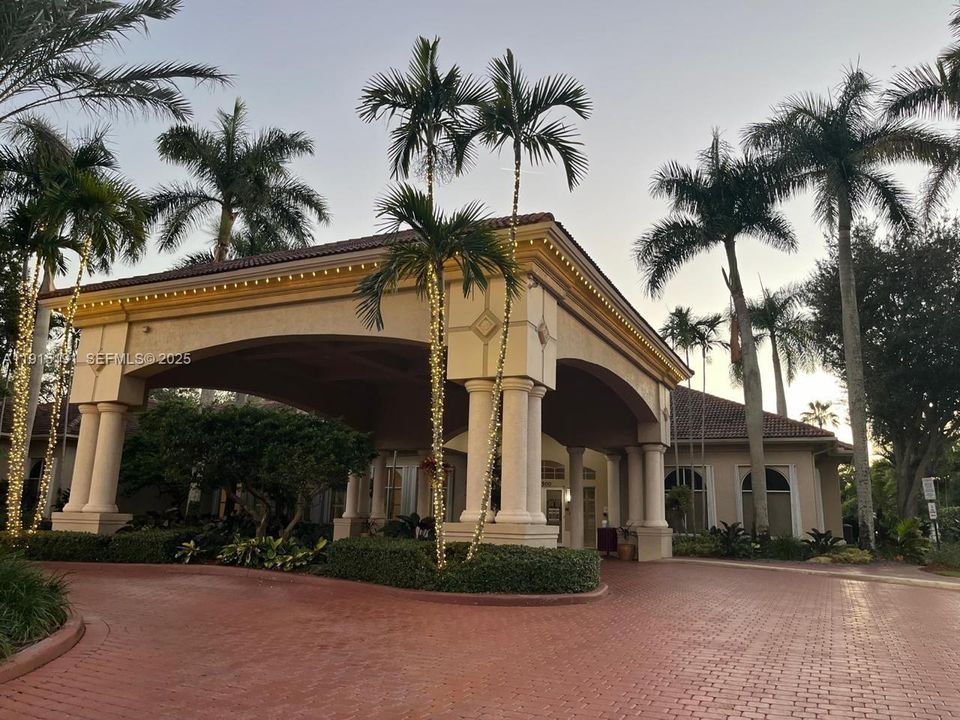 En Venta: $480,000 (3 camas, 2 baños, 1348 Pies cuadrados)