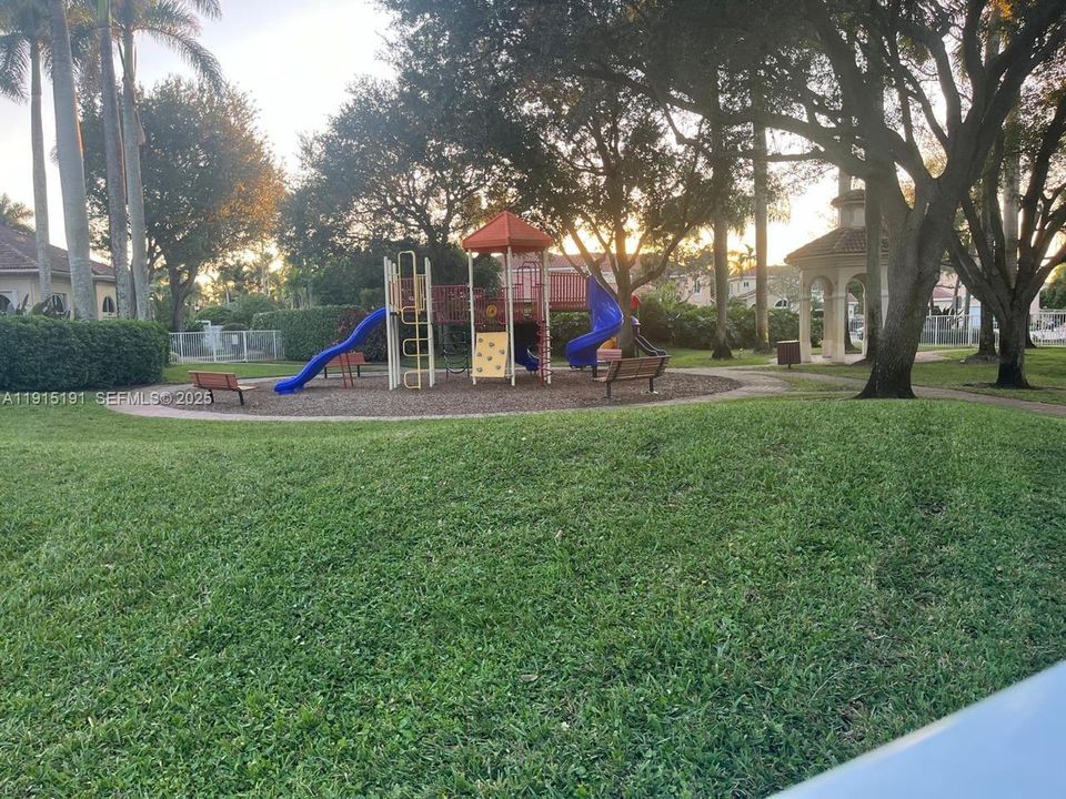 En Venta: $480,000 (3 camas, 2 baños, 1348 Pies cuadrados)