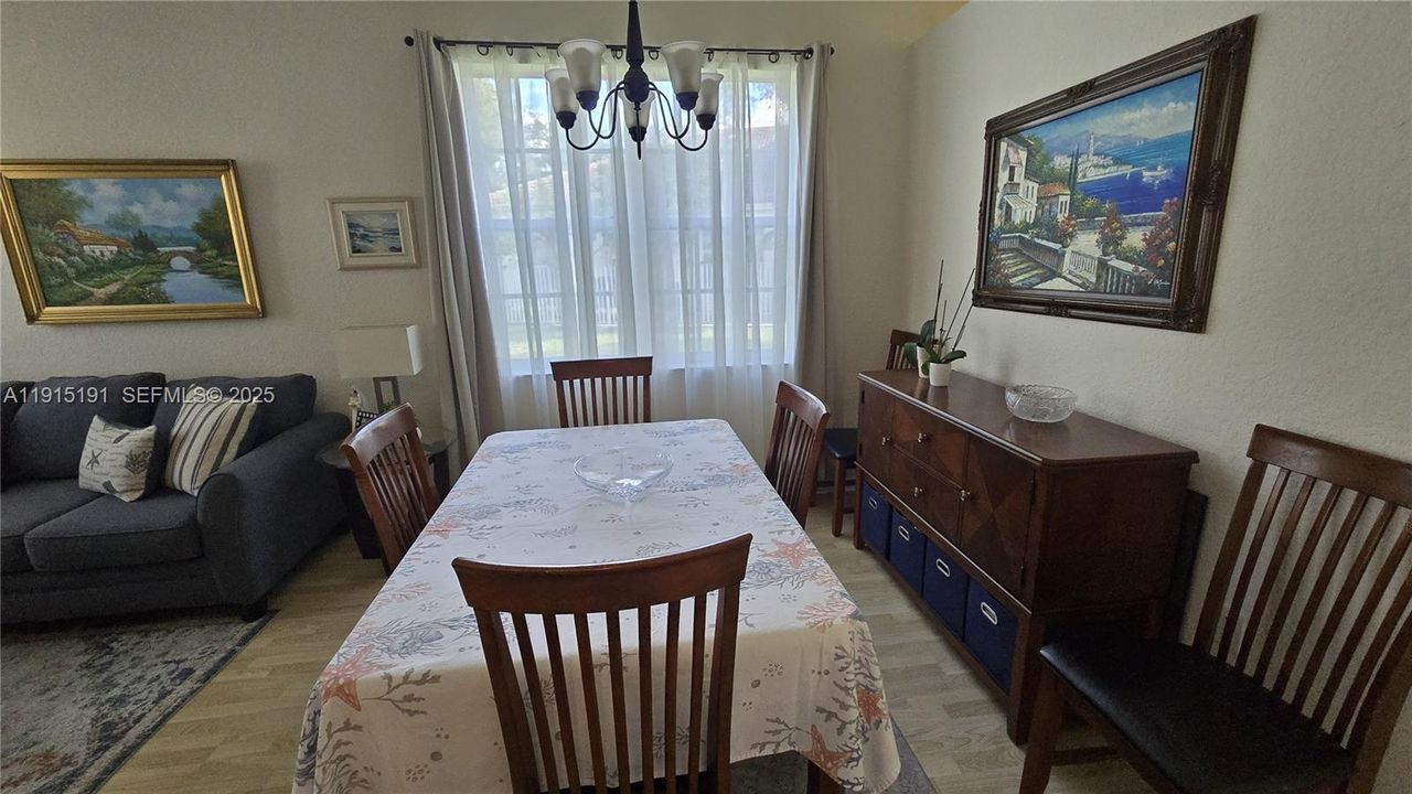 En Venta: $480,000 (3 camas, 2 baños, 1348 Pies cuadrados)