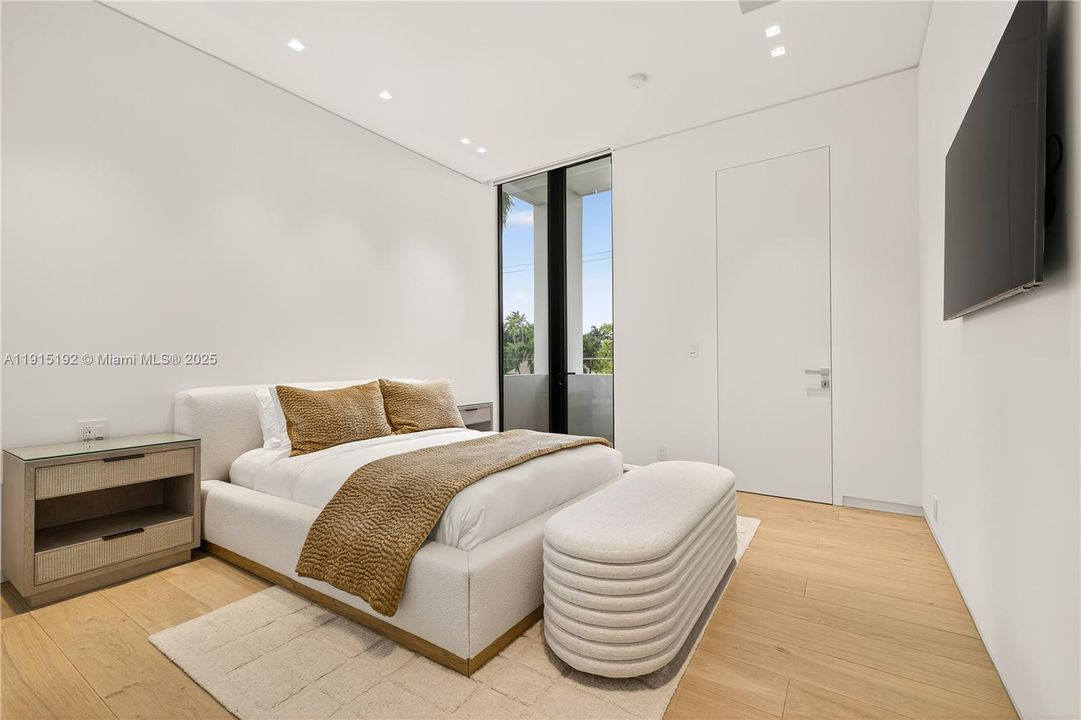 For Sale: $21,999,000 (4 beds, 5 baths, 4866 Square Feet)