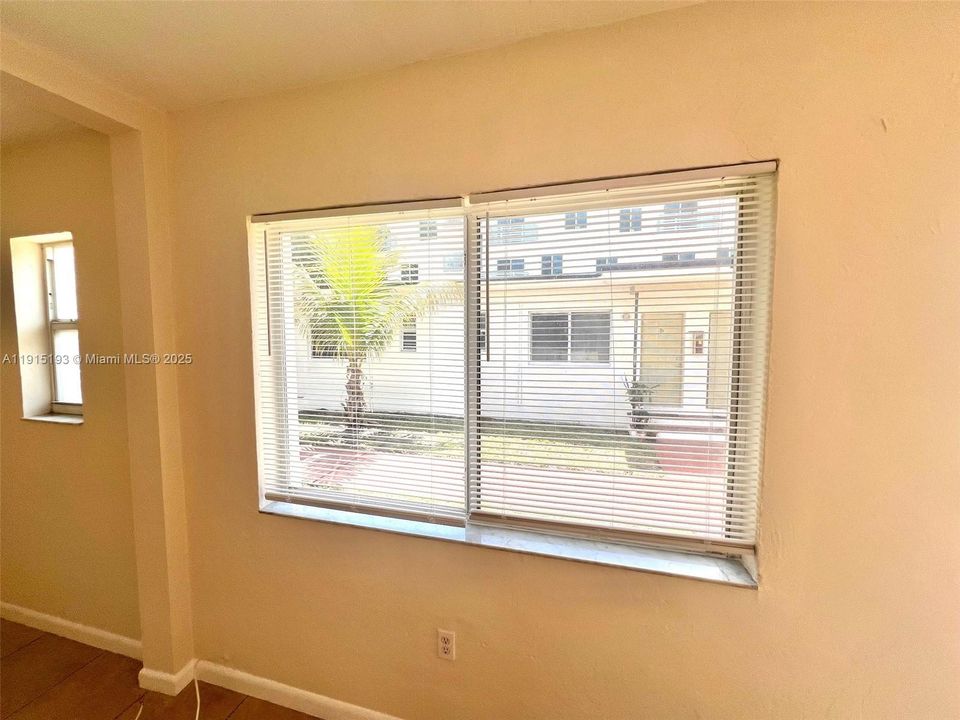 For Rent: $1,275 (0 beds, 1 baths, 324 Square Feet)