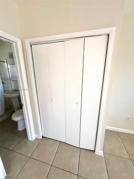 For Rent: $1,275 (0 beds, 1 baths, 324 Square Feet)