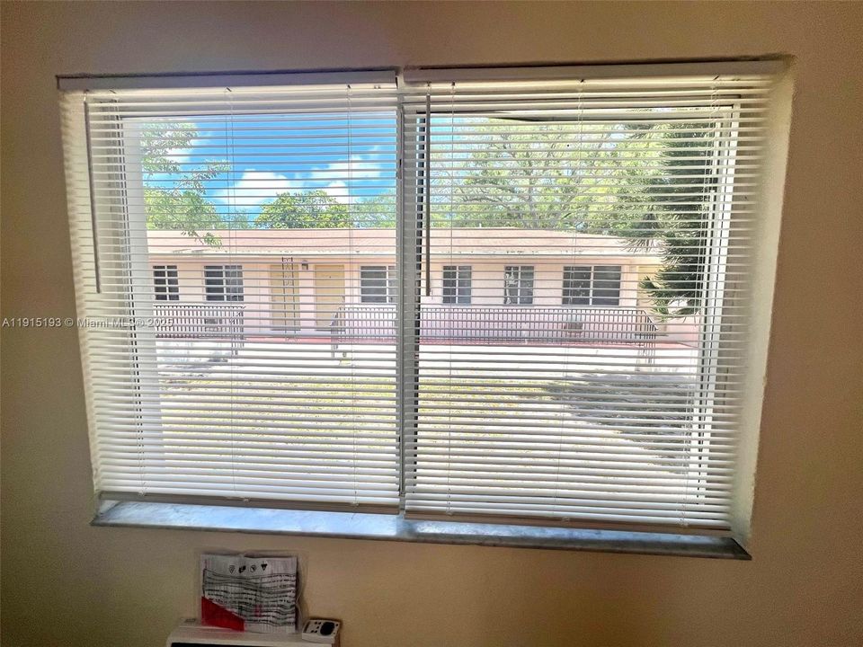 For Rent: $1,275 (0 beds, 1 baths, 324 Square Feet)