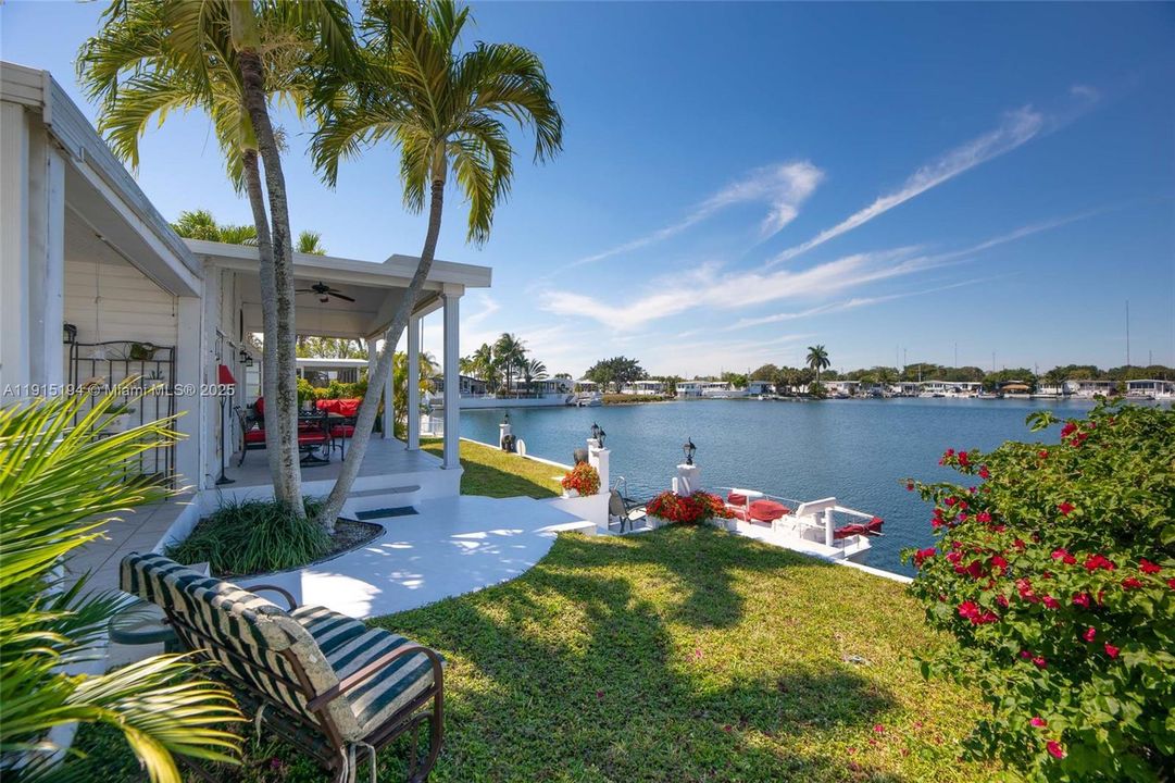 На продажу: $389,900 (3 спален, 1 ванн, 960 Квадратных фут)