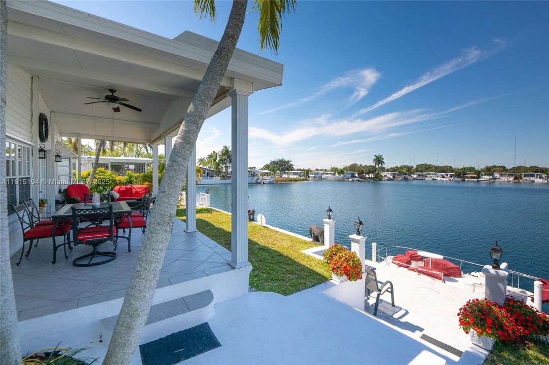 На продажу: $389,900 (3 спален, 1 ванн, 960 Квадратных фут)