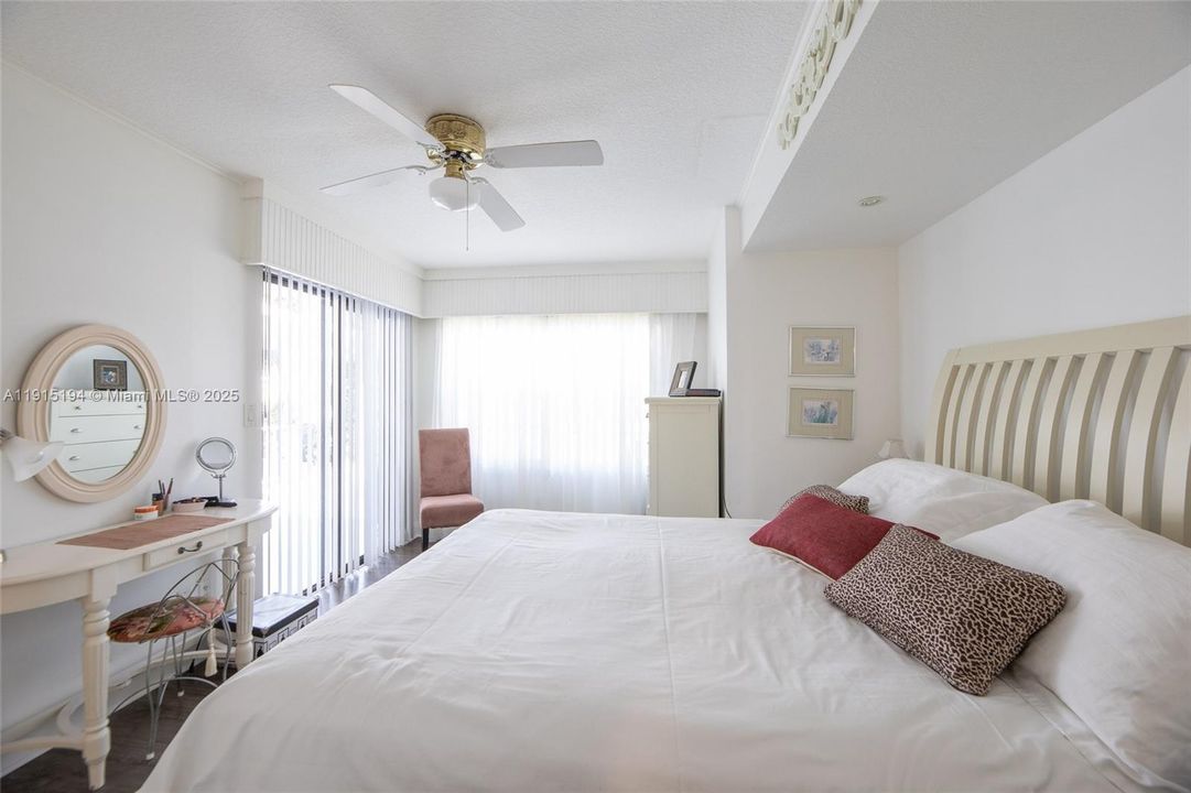 На продажу: $389,900 (3 спален, 1 ванн, 960 Квадратных фут)