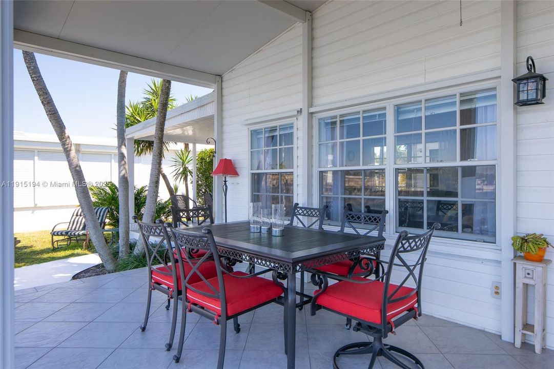 На продажу: $389,900 (3 спален, 1 ванн, 960 Квадратных фут)