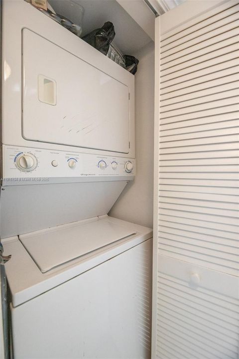 На продажу: $389,900 (3 спален, 1 ванн, 960 Квадратных фут)