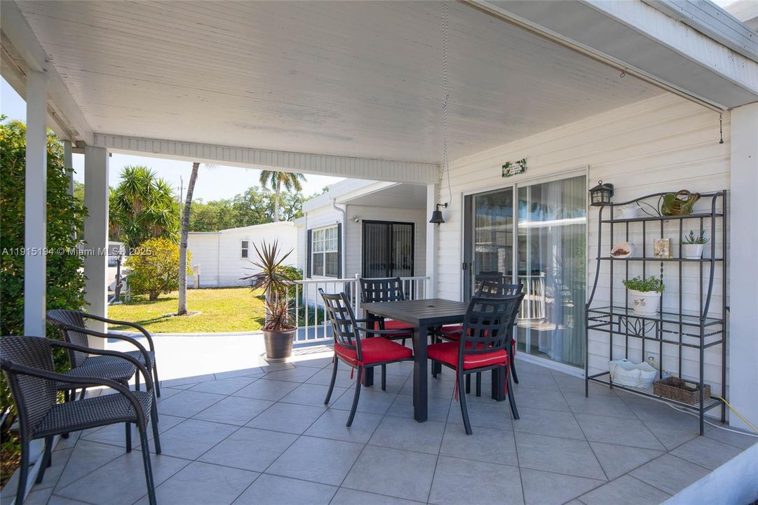 На продажу: $389,900 (3 спален, 1 ванн, 960 Квадратных фут)