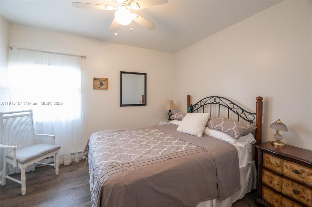 На продажу: $389,900 (3 спален, 1 ванн, 960 Квадратных фут)