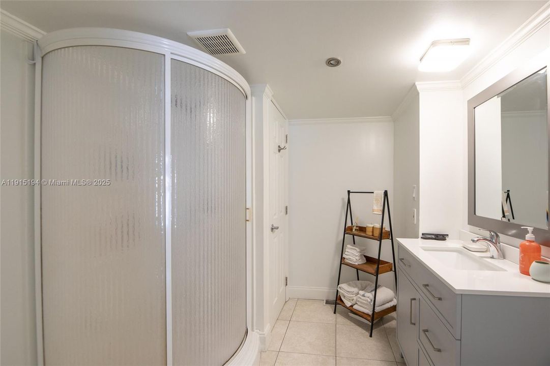 На продажу: $389,900 (3 спален, 1 ванн, 960 Квадратных фут)