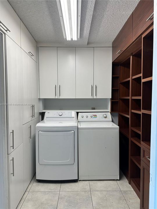 For Rent: $2,500 (3 beds, 2 baths, 1385 Square Feet)