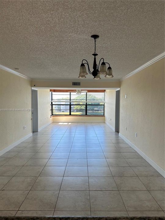 For Rent: $2,500 (3 beds, 2 baths, 1385 Square Feet)