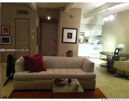 合同活跃: $1,450 (1 贝兹, 1 浴室, 653 平方英尺)