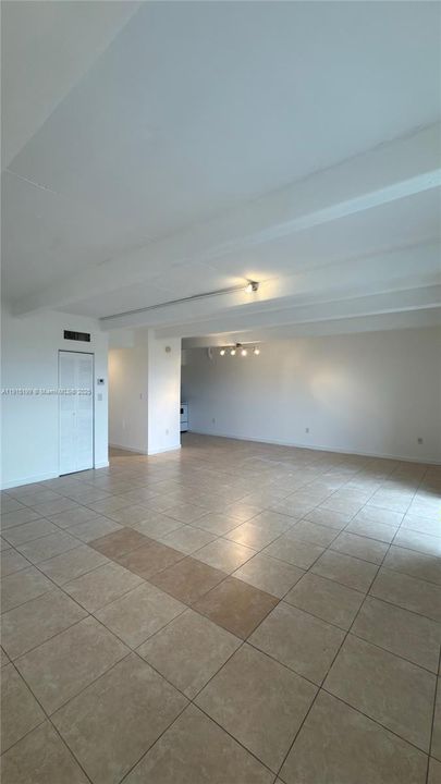 合同活跃: $1,450 (1 贝兹, 1 浴室, 653 平方英尺)