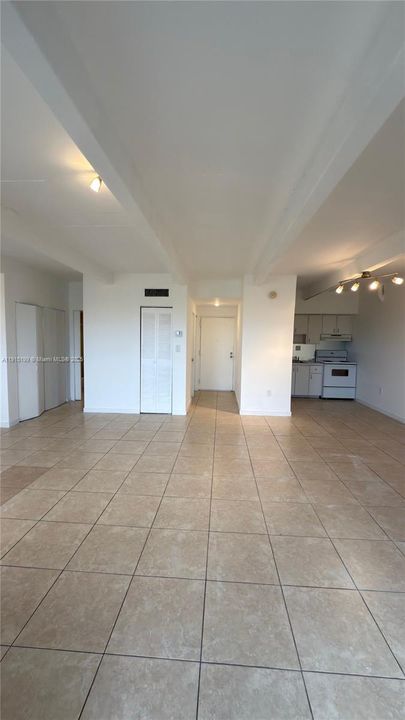 合同活跃: $1,450 (1 贝兹, 1 浴室, 653 平方英尺)