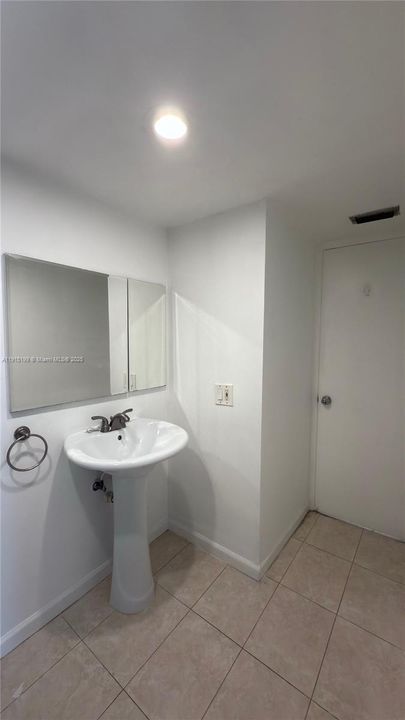 合同活跃: $1,450 (1 贝兹, 1 浴室, 653 平方英尺)