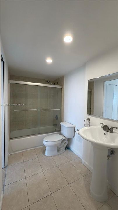 合同活跃: $1,450 (1 贝兹, 1 浴室, 653 平方英尺)