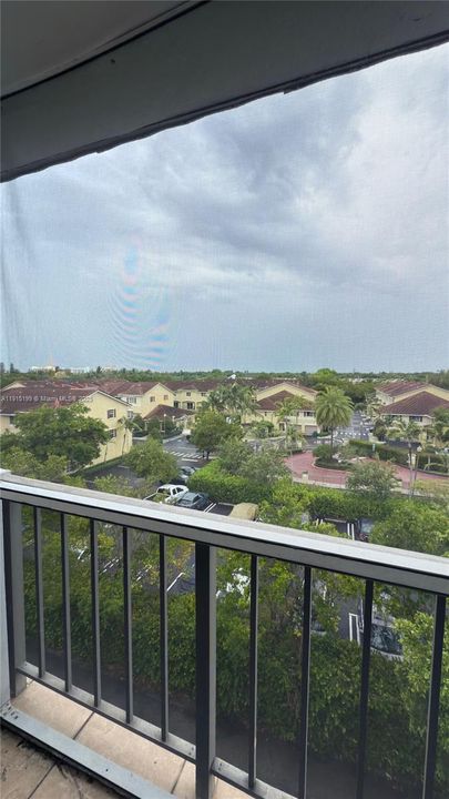 合同活跃: $1,450 (1 贝兹, 1 浴室, 653 平方英尺)