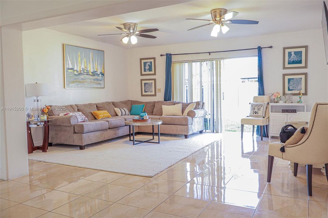 待售: $799,900 (4 贝兹, 3 浴室, 2166 平方英尺)