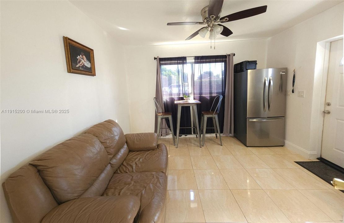 待售: $799,900 (4 贝兹, 3 浴室, 2166 平方英尺)