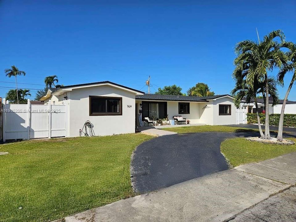 待售: $799,900 (4 贝兹, 3 浴室, 2166 平方英尺)